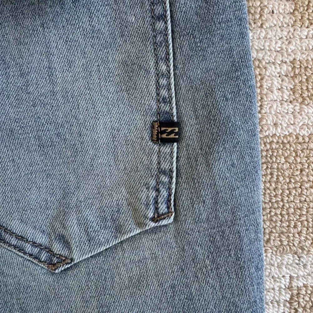 NWT Billabong Outsider Slim Stretch Jeans Streetwear Light Wash Blue Denim 36